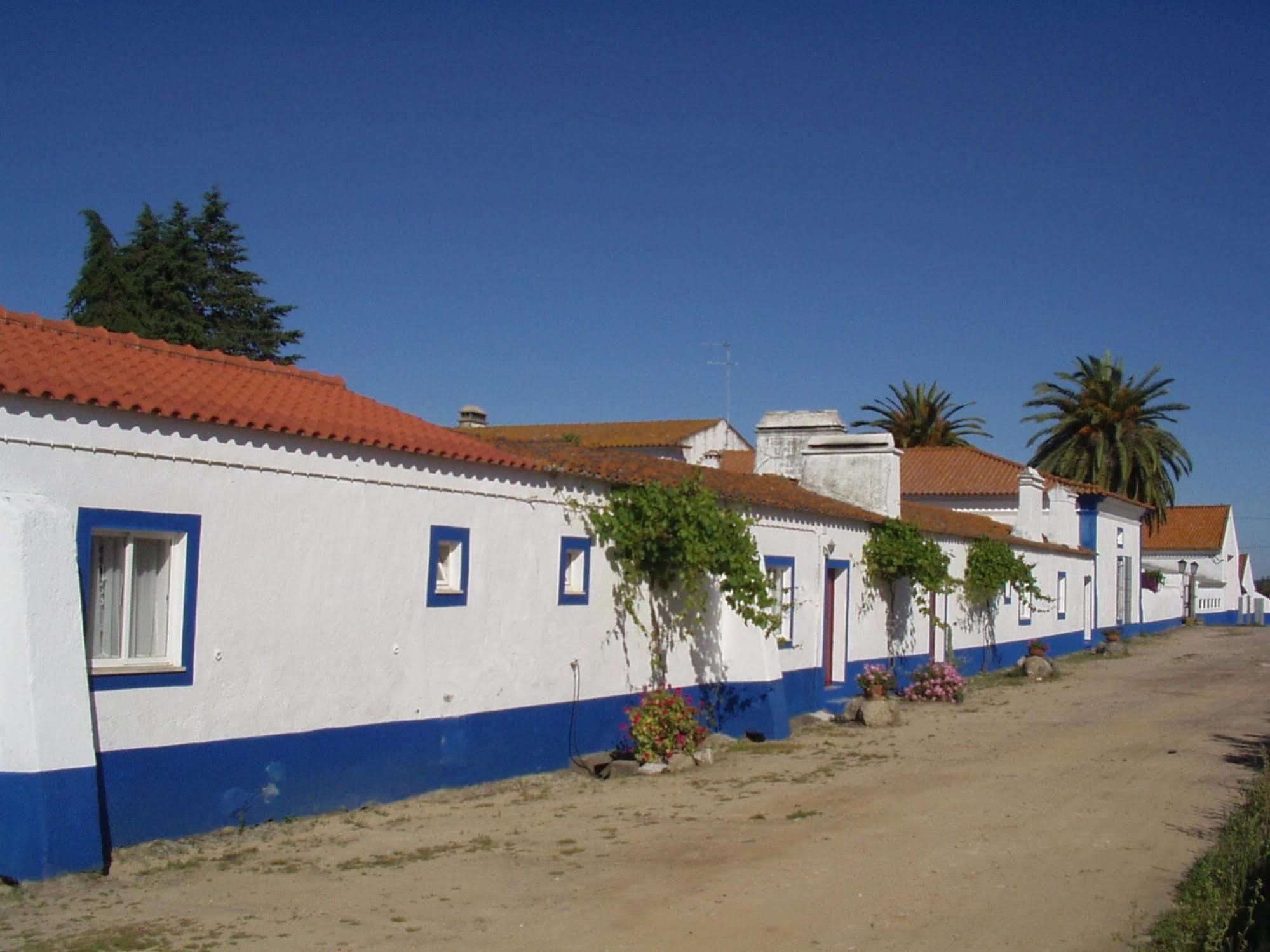 Monte Da Serralheira Agro Turismo Эвора Экстерьер фото